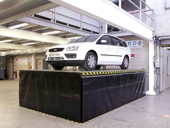 We design and manufacture all types of vehicle lifting table for vehicle repair shops or dealership showroom areas.